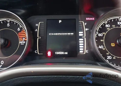 2017 Jeep Cherokee Latitude 4X4 z USA, uszkodzony, nr VIN 1C4PJMCB2HW606411